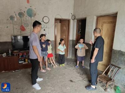 大畈镇：“敲门行动”再升级！严把暑期防溺水安全关