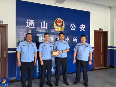 通山警方为三名民警辅警“撑腰打气”