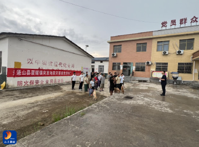 通山县自然资源和规划局在厦铺镇双河村安置点开展夜间突发地质灾害应急演练 