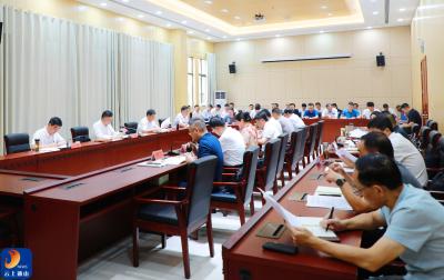 陈洪豪主持召开县委常委会会议