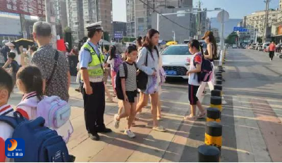 织密校园安全网！通山交警全力护航“上学路”
