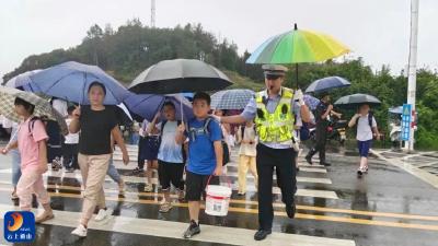 开学首日，“警”色依旧！通山公安174个“护学岗”准时上线