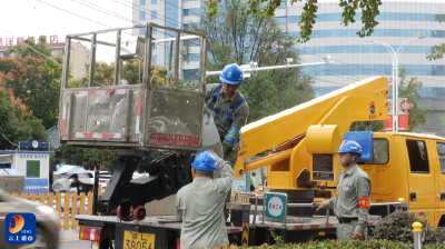 【民声里的幸福答卷】V视丨县路灯运维中心昼夜巡检 点亮节日出行路