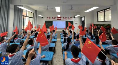 咸宁通山：老区儿女共享阅兵荣光 红色基因焕发时代新声