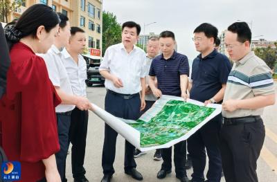 V视丨吴涛调研“断头路”、城区小游园暨“让出行更美丽”优化行动：以“四高”发展绘就通山幸福新图景