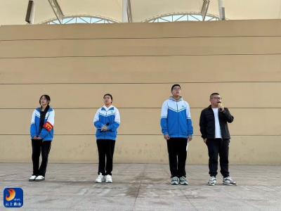 孝亲敬老扬美德 登高致远砺青春——明德中学举行重阳节主题升旗仪式