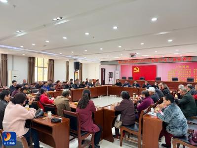 县民政局：举办离退休老干部座谈会