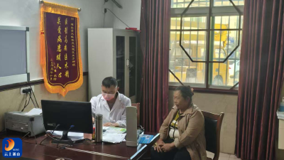 三代人健康“守护神” 锦旗传递医患情 ——大畈镇卫生院方向辉医生仁心医术暖乡邻