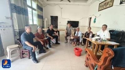 县委党校主体班学员走访石印村 情暖留守老人