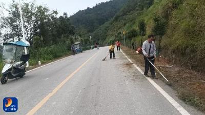 【清洁家园在行动】燕厦乡开展洁城行动，滨湖小镇展新颜