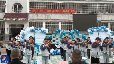 燕厦乡畅周学校：大手牵小手  向光向未来