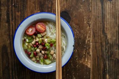 很多人都用的这种碗，一个失误就变“炸弹”！