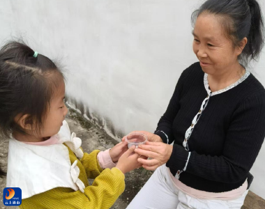 燕厦乡理畈小学：开展重阳节感恩教育活动