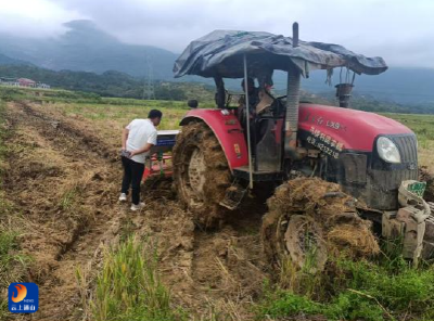 闯王镇：秋播描绘希望新画卷