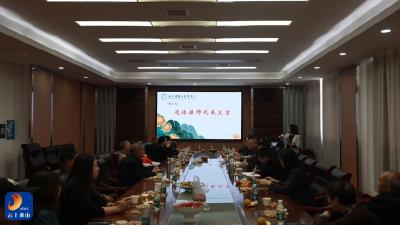 县职教中心举办重阳节敬老主题活动