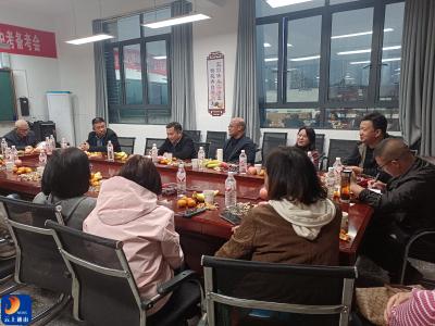 明德中学召开重阳节老教师座谈会