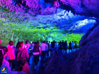 “双节”首日，通山县隐水洞将迎来高峰 