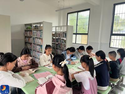 燕厦乡潘新小学开展“三大精神”读书行动展示活动——在书香中传承精神力量