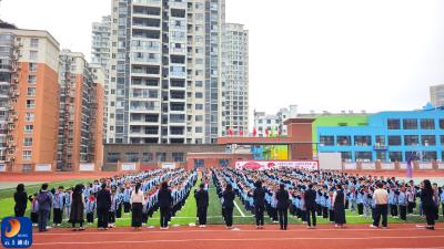 通山县实验小学举行中国少年先锋队建队76周年分批入队仪式