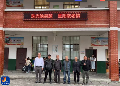 燕厦乡潘新小学邀请退休老教师欢度重阳节