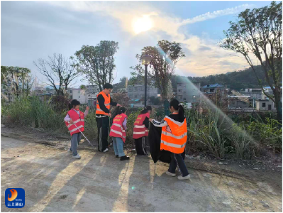 【清洁家园在行动】周五午后洁城忙，萌娃化身“红马甲” ——厦铺镇万人洁城活动