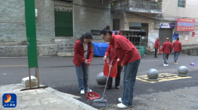 【清洁家园在行动】V视丨从 “记录者” 到 “清扫者”！通山融媒人洁城志愿服务扮靓家园