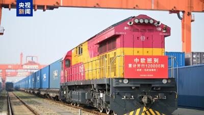 中欧班列累计开行突破12万列 发送货值超4900亿美元