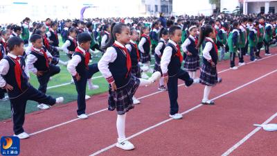 通山县实验小学举行“七彩阳光”第三套全国小学生广播体操比赛