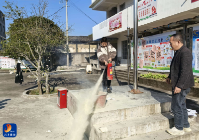 燕厦乡甘港小学：学习正确使用灭火器  筑牢安全“防火墙”  