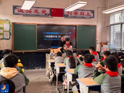 科技筑梦 点亮未来——咸宁市“科技特色流动课堂”走进杨芳林乡中心小学 