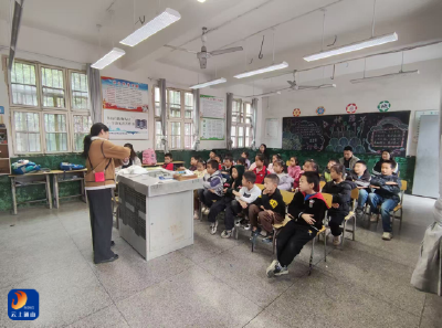 南林桥镇南林小学：体音美送教下乡 为乡村课堂添活力