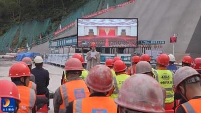 【学习贯彻党的二十届四中全会精神】V视丨通山：工地响起“党的好声音”  党的二十届四中全会精神宣讲激发一线建设热情