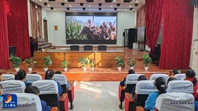 通山县迎宾路小学开展爱国主义教育主题观影活动