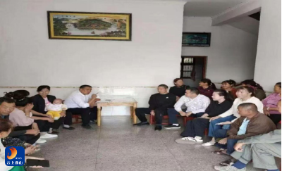  通山县各级人大代表既做调解员又当“和事佬”