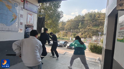 杨芳林乡遂庄小学防暴演练锤炼应急硬本领