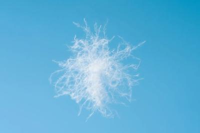 买了没几年的羽绒服，怎么就不保暖了？原来很多人做错了这2点