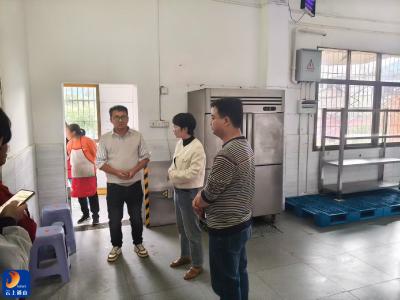 燕厦乡开展校园餐“突击战”专项检查