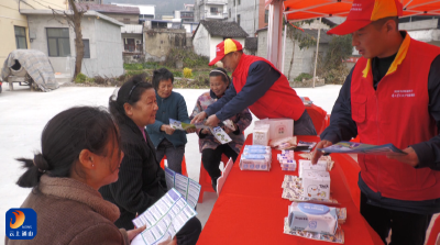 V视丨楚天星火走基层惠民众 红领网格护光明送文明