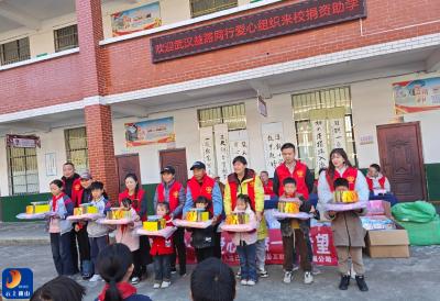 爱心汇聚 情暖校园——武汉益路同行社会公益组织走进潘新小学