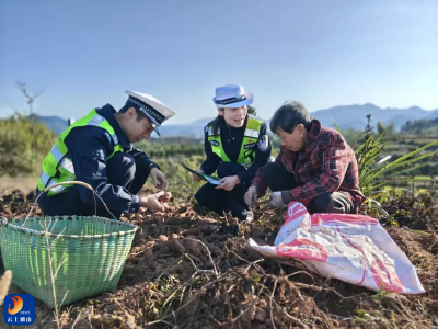 通山交警：田间地头“走起来” 交通安全“讲起来”