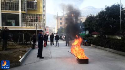 县住建局联合县消防救援大队开展住宅小区安全隐患检查 