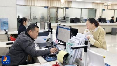 县医疗保障局：“一把手”开展“走流程”活动