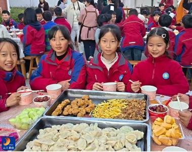 舌尖践劳动 烟火育成长——县迎宾路小学六年级共享厨房烹饪活动纪实