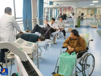 投入全心帮扶真心  服务细心  护理贴心  通山县人民医院采取院院联手创办康复中心做到“四心”暖民心