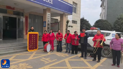 这面锦旗自带“BGM”！