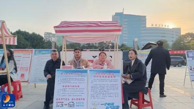 县住建局积极开展宪法宣传活动