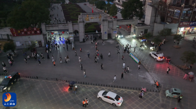 V视丨通山一中：“校家警”携手 共筑平安上学路