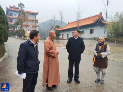 县领导与党外代表人士开展联谊交友活动