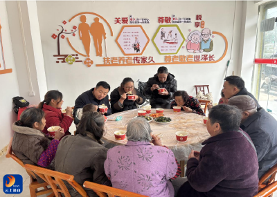 大畈镇：冬至时节饺飘香 连心饭里话安全