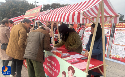 【宪法宣传周】巾帼传宪声 法治护家安  通山县妇联开展普法宣传活动